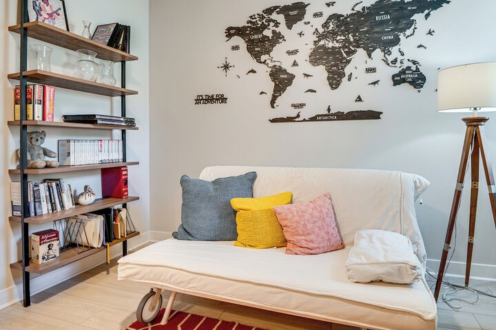 12 Mi to Dtla! Multi-level Charmer w / Pool Access