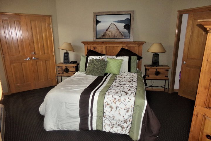 Room 9 of 42