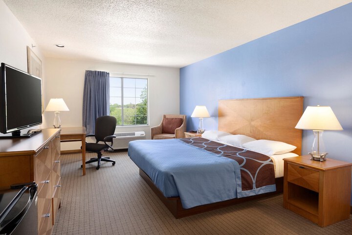 Super 8 by Wyndham Garland / Rowlett/East Dallas Area