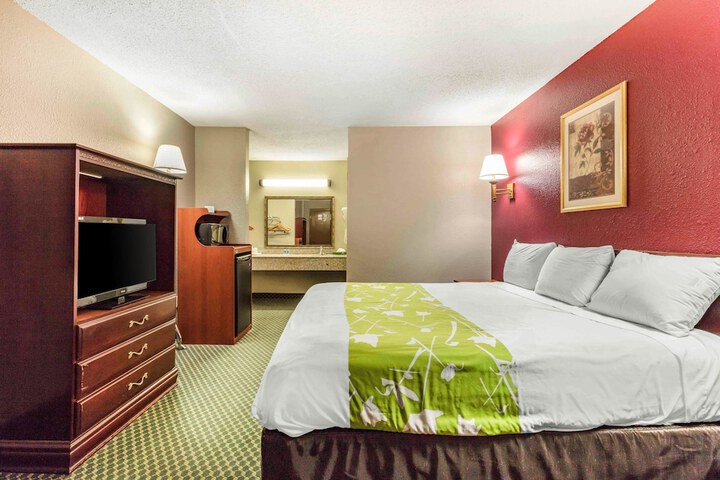 Room 10 of 31
