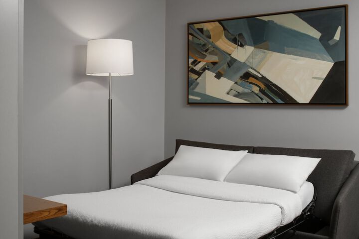 Room 10 of 32