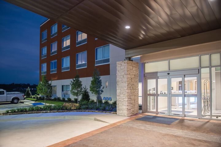 Hotel 2 of 34
