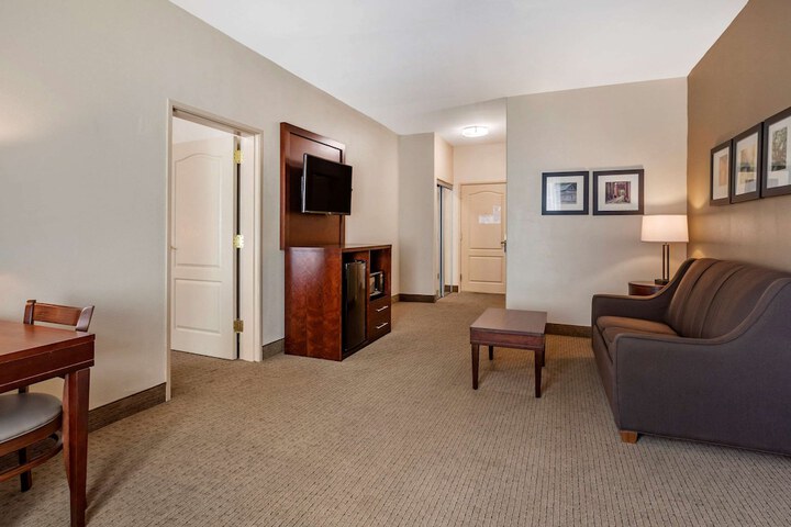 Room 33 of 54