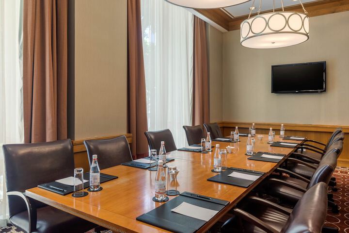 Omni Los Angeles Hotel at California Plaza