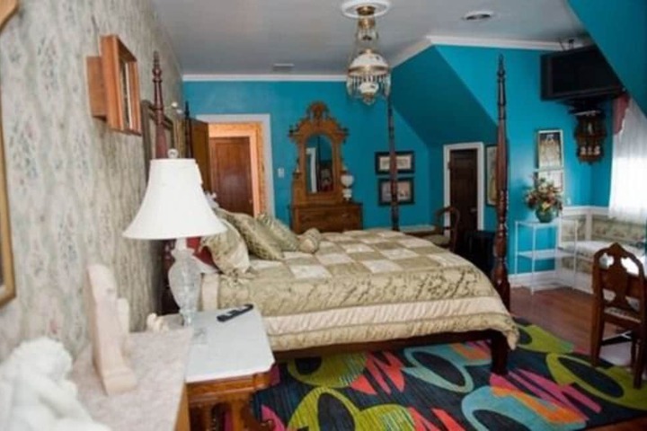 Room 12 of 23