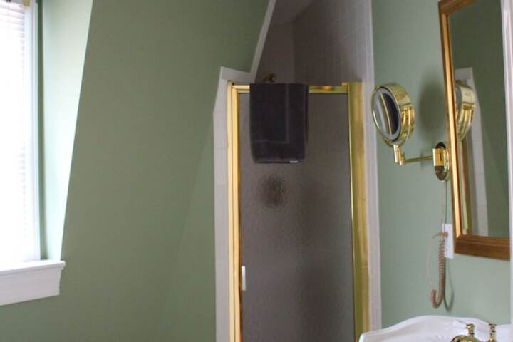 Room 64 of 91