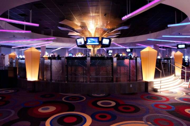 Lounge 37 of 42