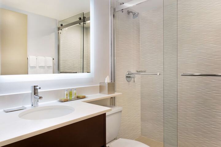 DoubleTree by Hilton Toronto Airport West