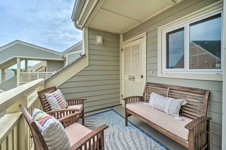 Beachfront Condo w / Unobstructed Ocean Views!