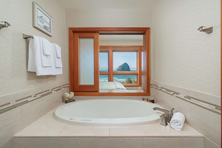 Headlands Coastal Lodge & Spa