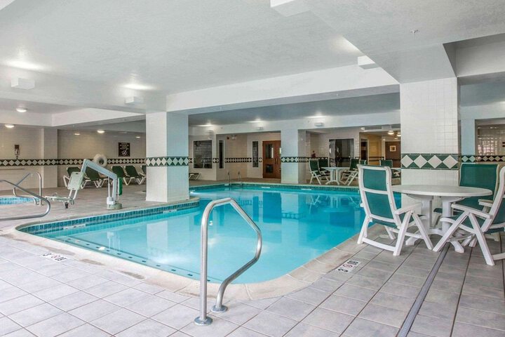 Comfort Inn & Suites Near Burke Mountain