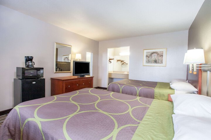 Room 7 of 11