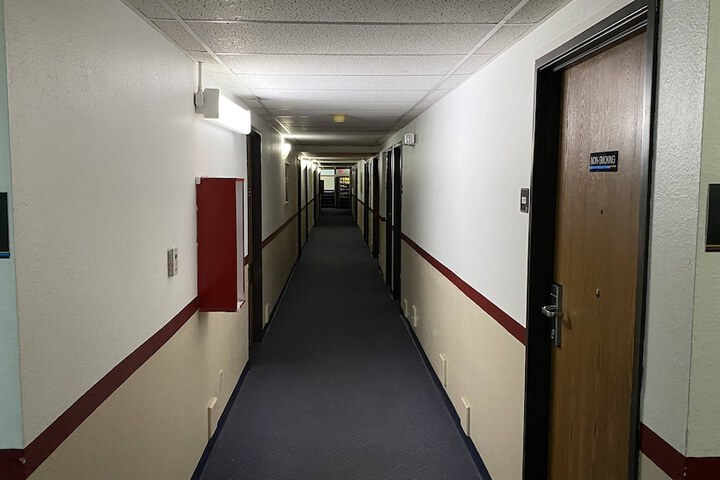 Ballroom/Hall 28 of 30