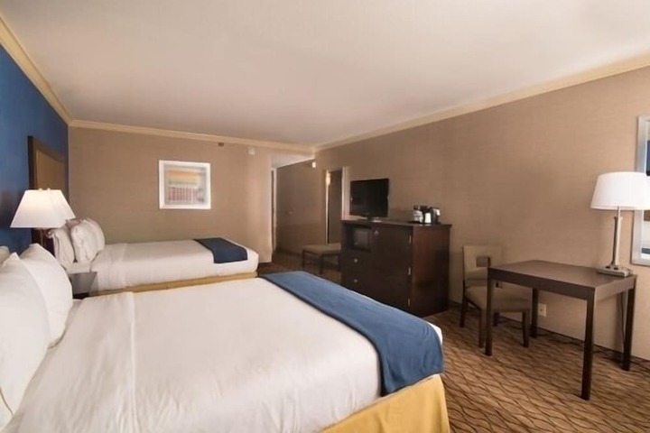 Room 12 of 39