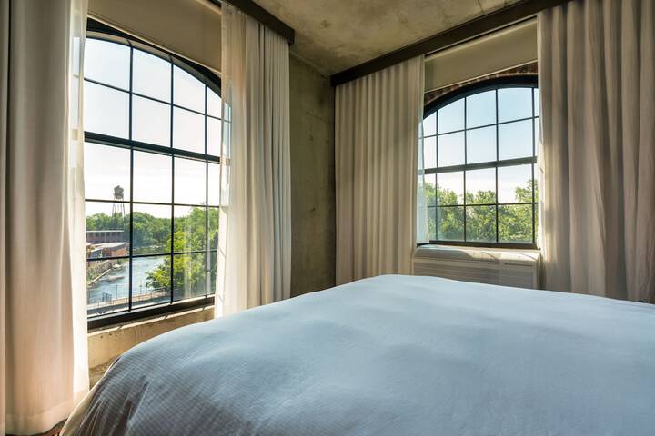 The Loom Hotel Tapestry Collection by Hilton