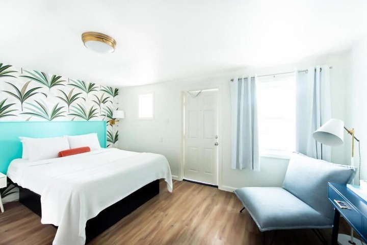 Royal Palms Motel