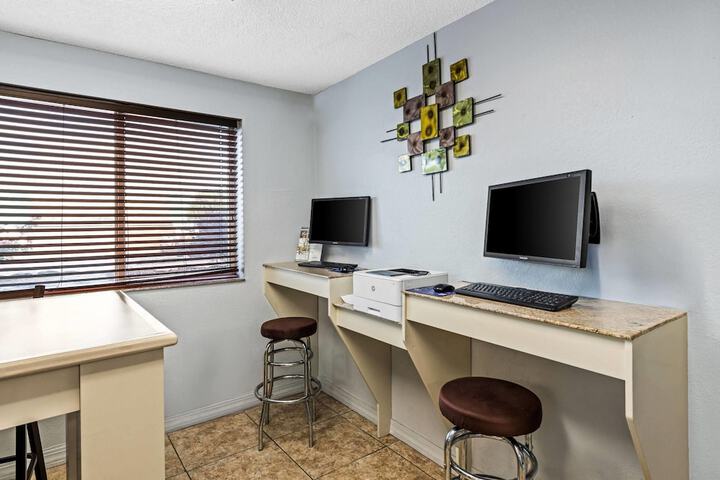 Super 8 by Wyndham Independence Kansas City