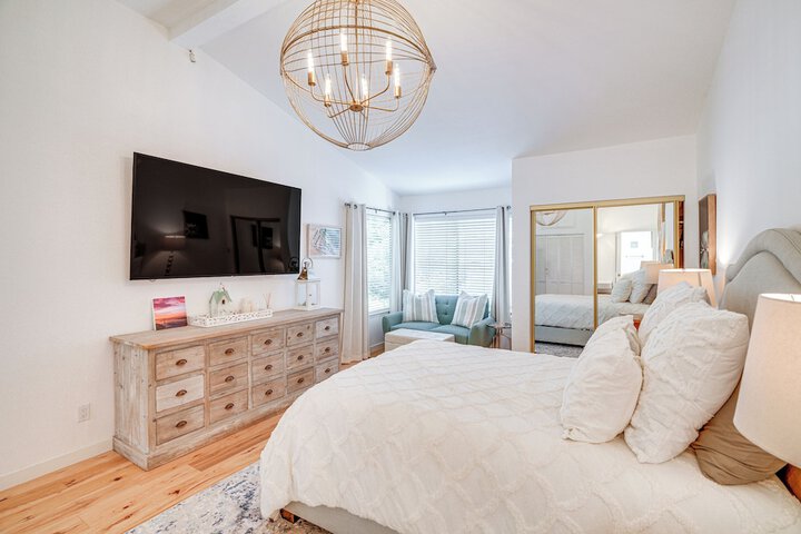 Swim Golf & Relax: Luxe Townhome in Aptos