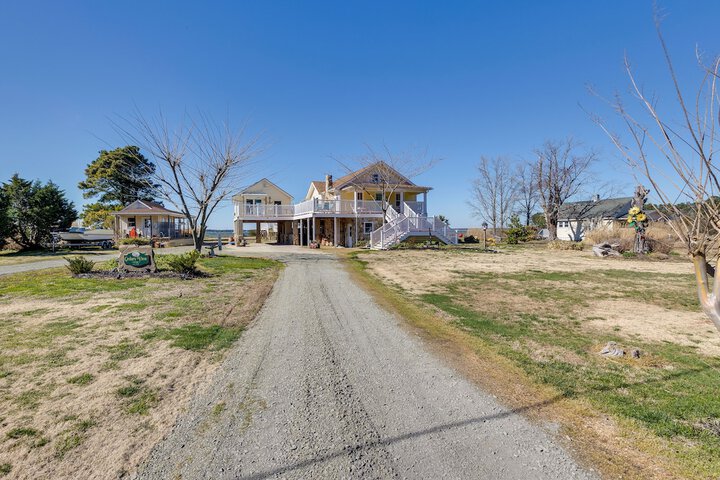 Welcoming Cottage w / Outdoor Pool & Water Views!