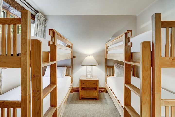 Room 350 of 450