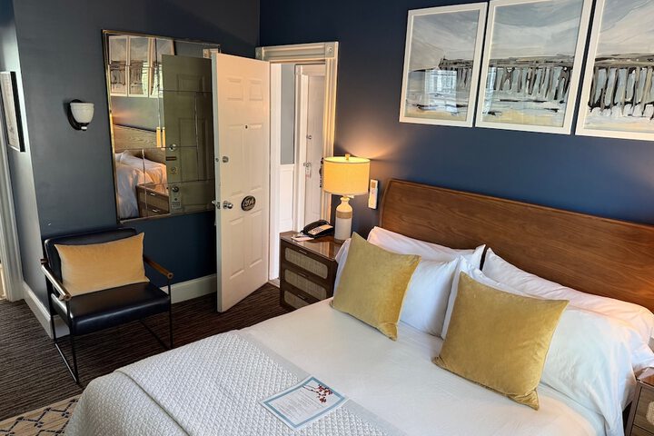 Crowne Pointe Historic Inn & Spa - Adults Only