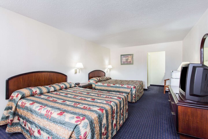 Room 10 of 17