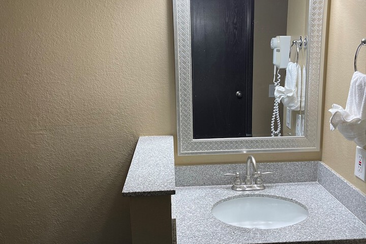 Room 11 of 25
