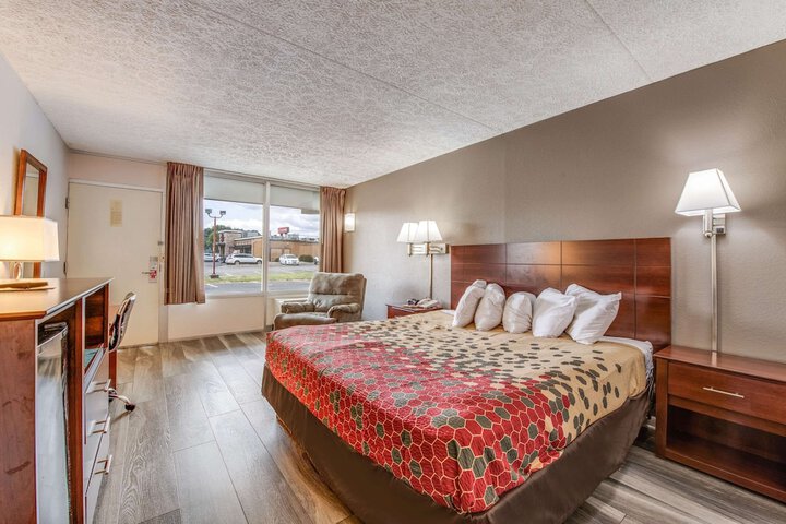 Room 8 of 39