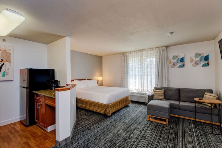 Room 9 of 16