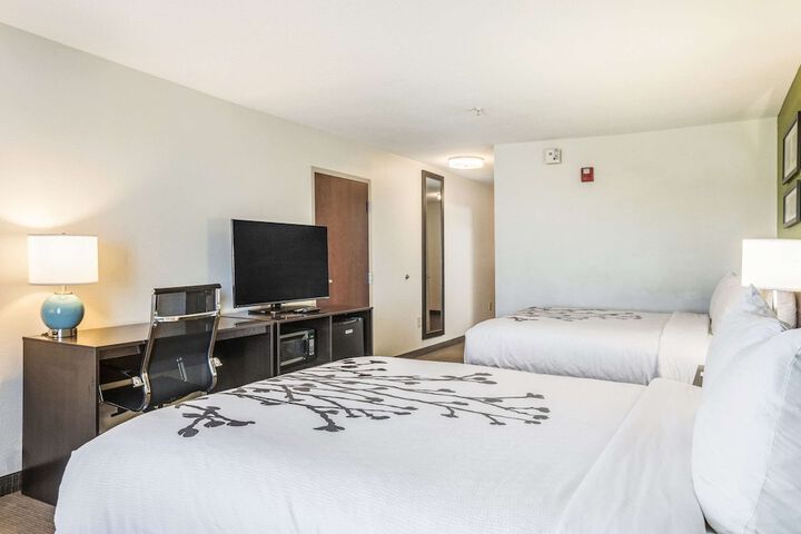 Room 16 of 28