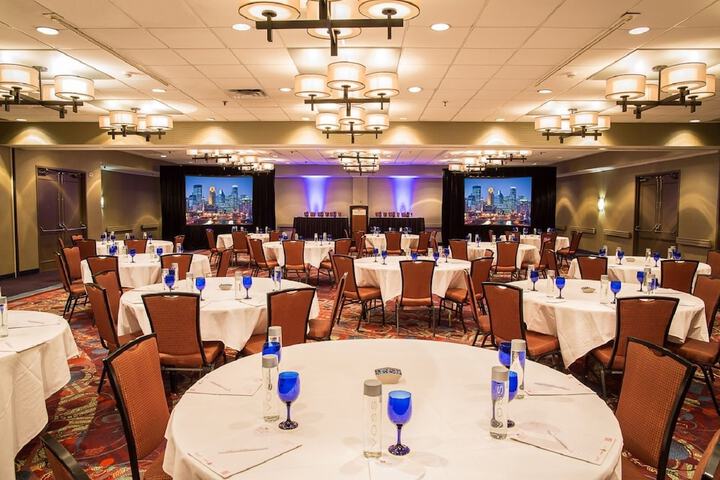 Ballroom/Hall 116 of 122