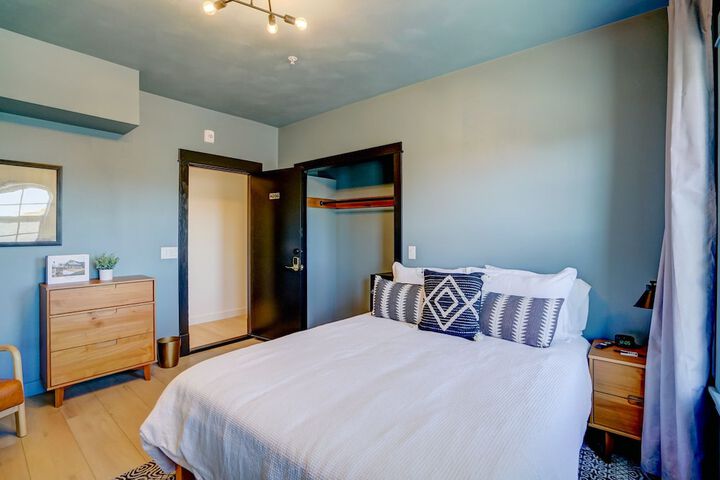 Room 33 of 72