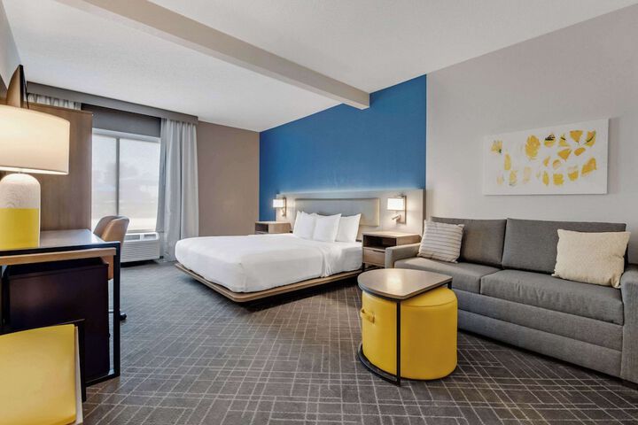 Room 22 of 35