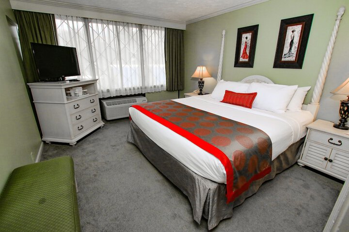 Room 43 of 68