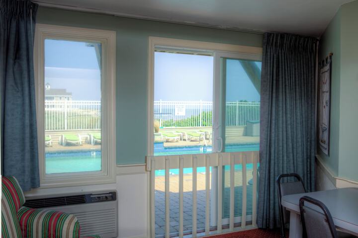 The Corsair & Cross Rip Oceanfront Resort
