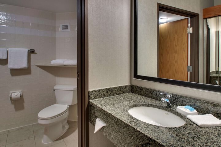 Room 32 of 83