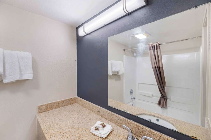 Room 15 of 27