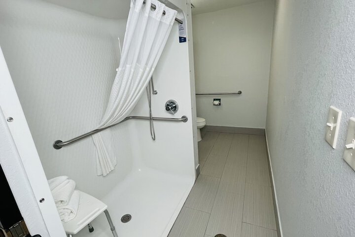 Room 9 of 24