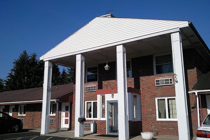 Colonial Inn Motel