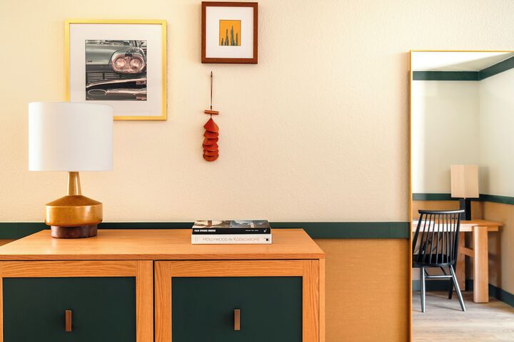 Room 27 of 42