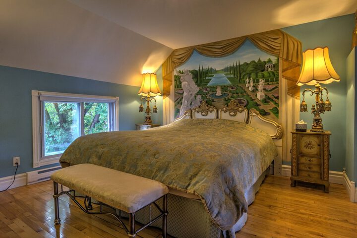 Room 32 of 41