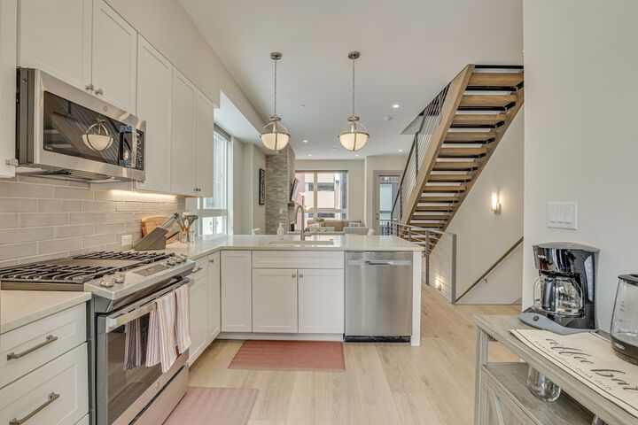 Silverthorne Townhome w / Hot Tub: Walk to Town!