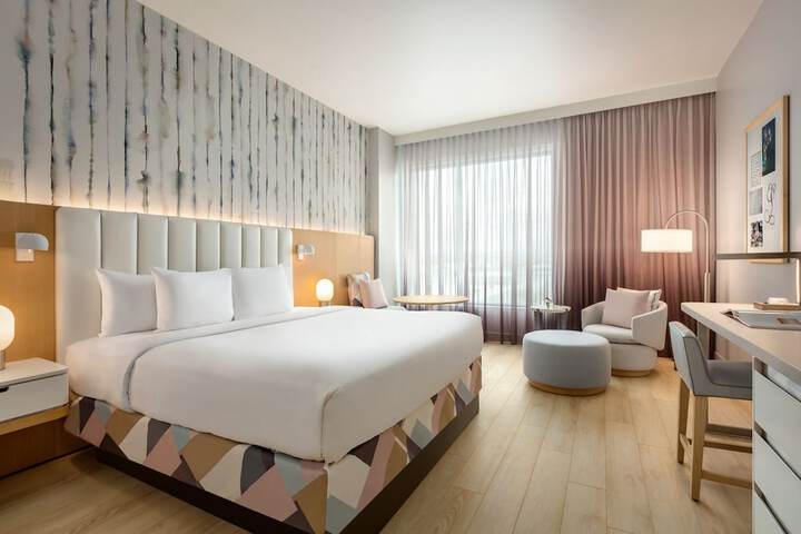 The Viv Hotel Anaheim, a Tribute Portfolio Hotel