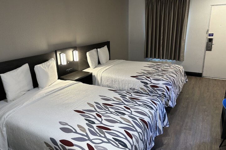 Room 6 of 9