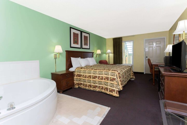 Room 17 of 26