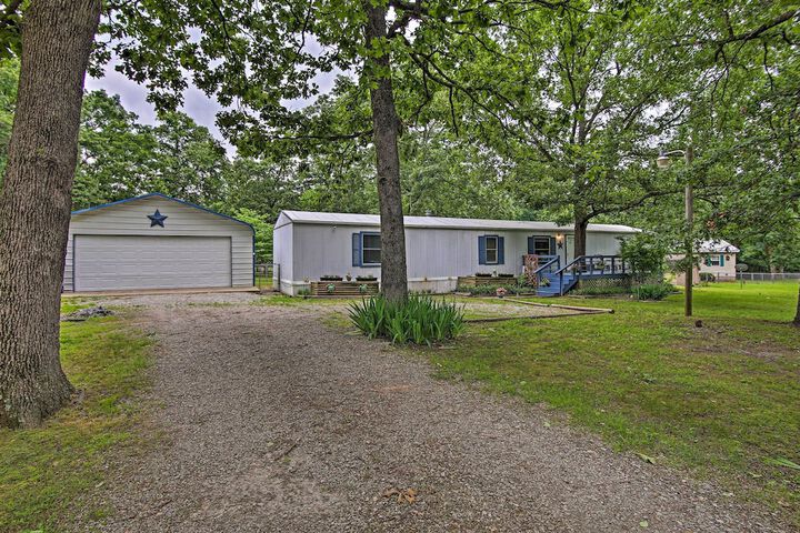 Hot Tub & Deck: Tranquil Home Near Grand Lake