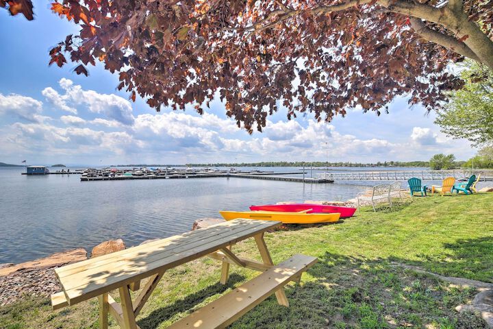 Lake Champlain Home w / Decks Kayaks & Fire Pit!