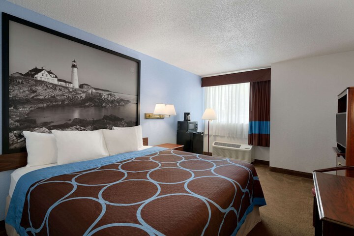 Room 12 of 27