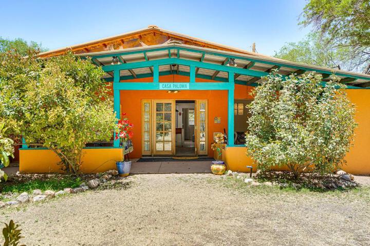 Vibrant Casa Paloma w / Patio - Near Vineyards!