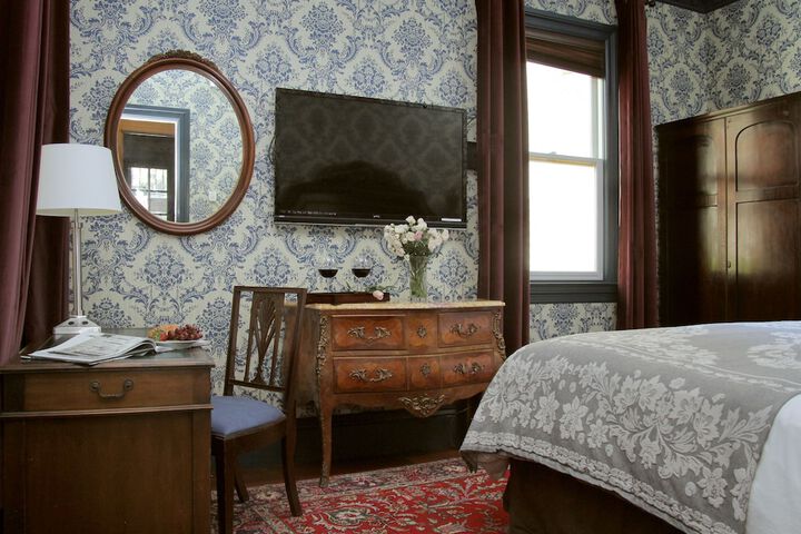 Room 11 of 38